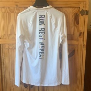 Semi fitted 1/4 zip top